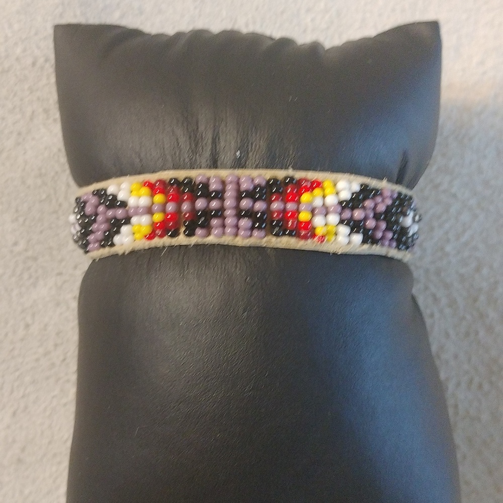 Artisan Unisex handmade beaded bracelet 7 1/4" lavender black white red …